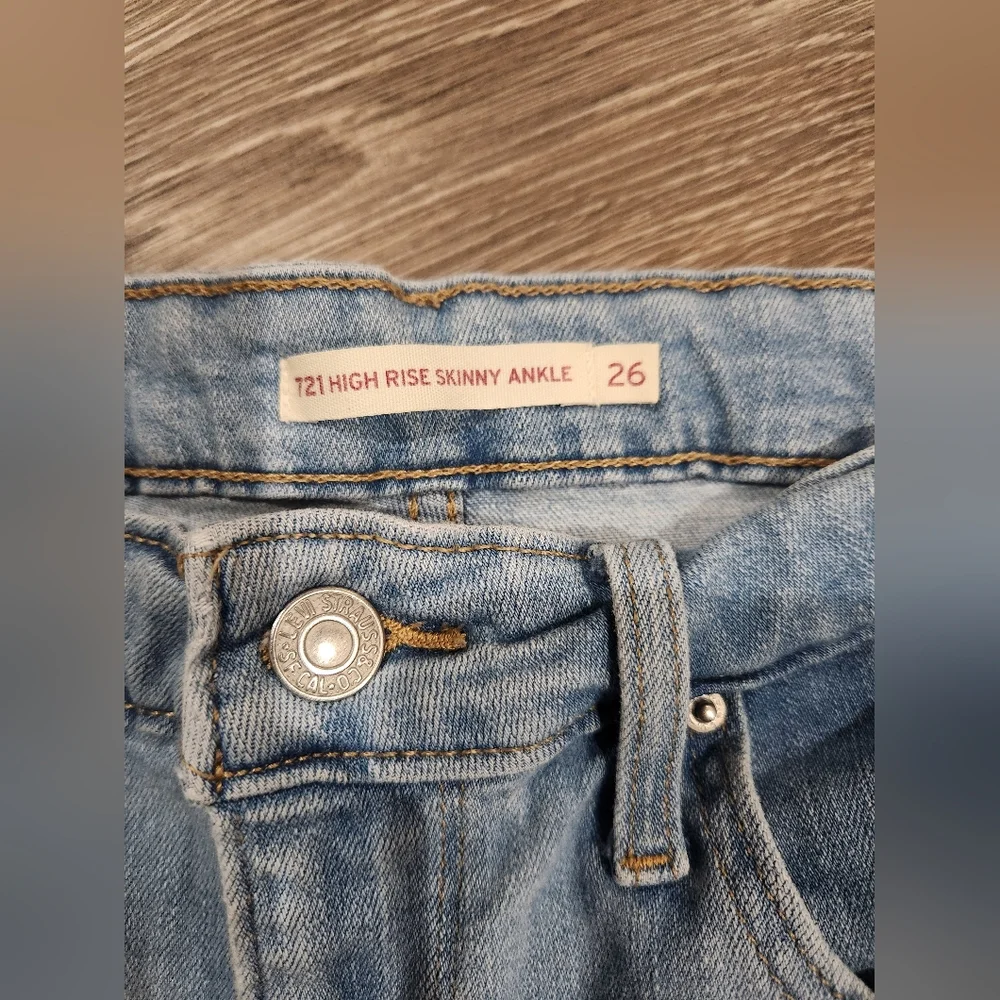 Levi's Women's Light Blue Ripped Skinny Jeans Size 26 - Picture 4 of 10